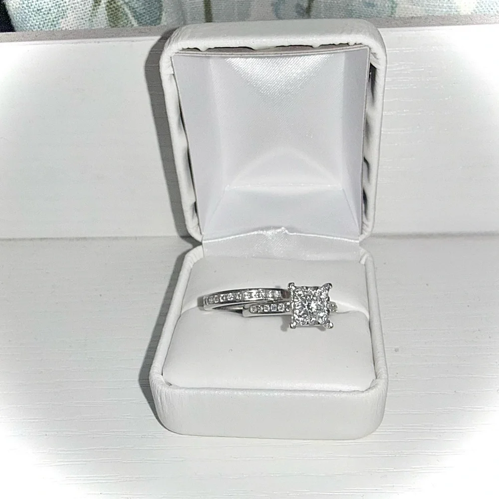 Elegant Silver Women's Ring Set- SOLD - Picture 3 of 3